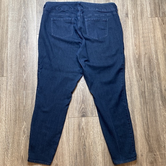 Torrid dark wash high-rise stretchy jeggings, size 20t - Picture 6 of 13